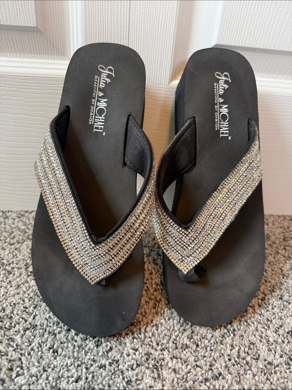Julia & MICHAEL Black Rhinestone V-Detail Women’s Sandals